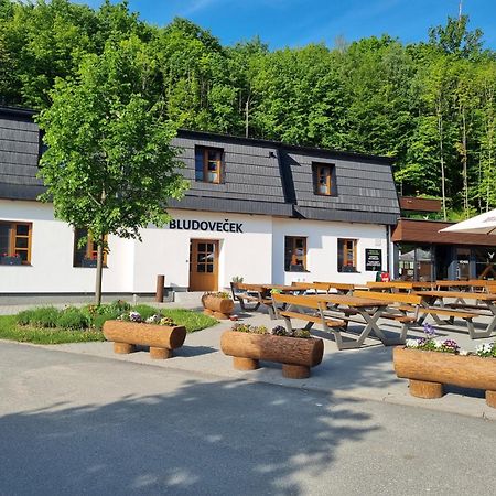 Restaurace A Penzion Bludovecek Extérieur photo