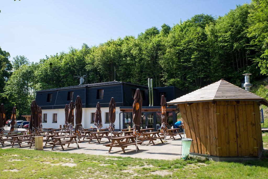 Restaurace A Penzion Bludovecek Extérieur photo